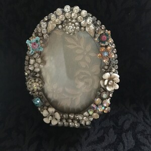 RESERVED for Nell........Vintage Jewelry Picture Frame image 3