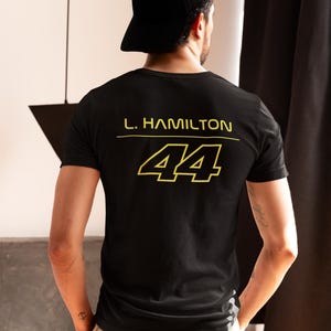 L. ハミルトン フェラーリ シャツ - F1 レーシング ファン ギフト - フォーミュラ 1 愛好家 T シャツ - モータースポーツ愛好家アパレル - スクーデリア フェラーリ レッド