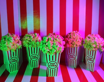 Decoración de palomitas de maíz falsas