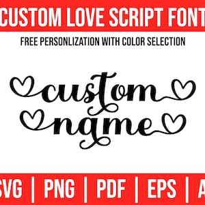 Puede incluir: Diseño gráfico de fuente personalizada "Custom Love Script Font" con el texto "custom name" en una fuente cursiva con corazones a cada lado del texto. El texto es negro y el fondo es blanco. La imagen también incluye el texto "SVG | PNG | PDF | EPS | AI" en rojo.