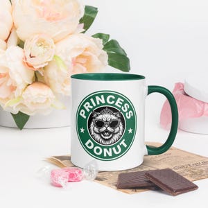 プリンセスドーナツ ホワイト＆グリーン コーヒーマグ - ダンジョンクローラー カールファンギフト - コーヒー紅茶とロイヤルサス - 11オンス セラミックマグ - LitRPG グッズ