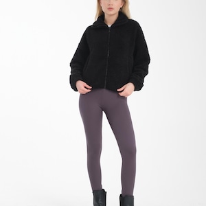 Giacca in pile nera da donna - Cappotto invernale in morbido sherpa con cerniera. Perfetto per tutti i giorni, a casa e all'aperto. Rimani al caldo con stile!