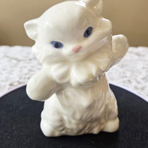 Vintage playful white kitten glazed ceramic figurine