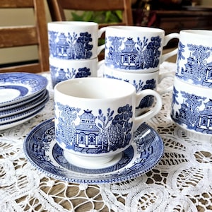 Set of 7 Blue Willow coffee/tea cups Made in England