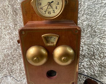 Radio reloj con teléfono de madera vintage: decoración retro para el hogar