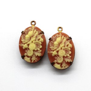 Vintage Flower Cameos Pendants Connectors Oval 18x13mm Japan Cameo Beautiful Detail ~ Choose 1 or 2 Loops