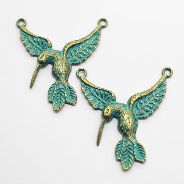 2 antieke bronzen groene patina verdigris kolibriehangers 42 x 38 mm
