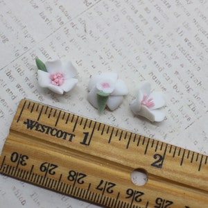 4 Vintage Porcelain Flowers Handmade Japanese Bisque White Flower Dogwood Cabochons 15mm image 5