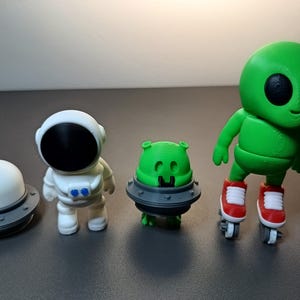 3D Printed Alien Playset: Astronaut, UFOs, Bunny - Sci-Fi Toy