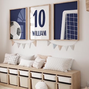 Voetbal kunst aan de muur, voetbal prints, sport kinderkamer, set van 3, afdrukbare muur kunst voetbal, voetbal jongens afdrukbare, voetbal decor, aangepaste naam