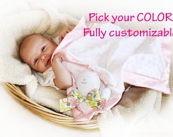 Copertina di sicurezza Minky Bunny: coperta per neonati fatta a mano con raso