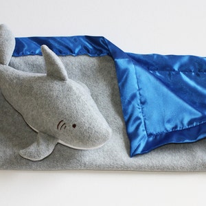 Great White Shark Security Blanket, baby blanket Lovey Blanket, Satin, Baby Blanket, Stuffed Animal, Baby Toy Customize add Monogramming 画像 3