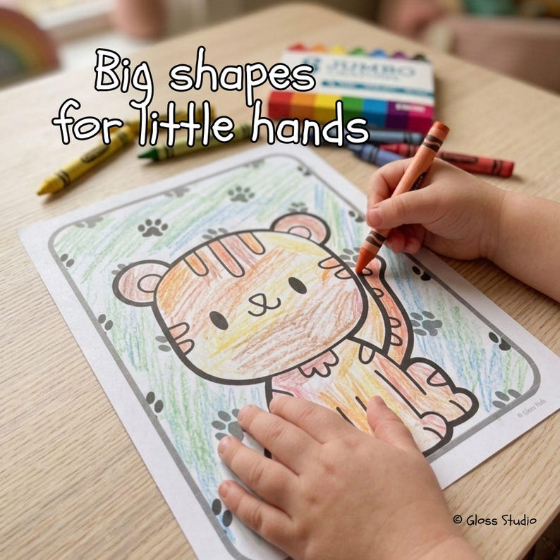 Puede incluir: Un ni&ntilde;o colorea una ilustraci&oacute;n de un tigre con un cray&oacute;n naranja. La imagen incluye el texto "Big shapes for little hands" y una caja de crayones jumbo. El tigre est&aacute; coloreado en naranja y marr&oacute;n, con huellas de patas alrededor del borde.