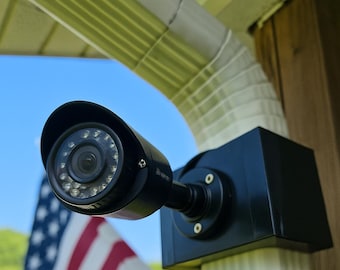 Clamp-On Gutter Mount for Security Cameras – No-Drill Downspout Bracket for Ring, Blink, Wyze & Outdoor Cams