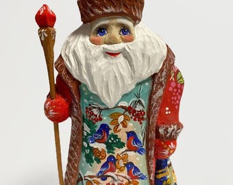 手彫りの木製サンタクロース、ウクライナの民芸品、クリスマスの装飾