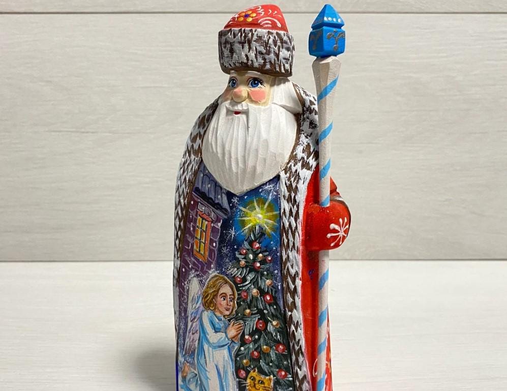 手彫りのサンタクロース、木製のデド・モローズ、手作りのフィギュア