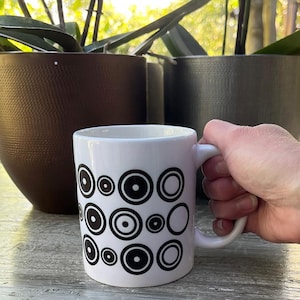 Geometric mug, sublimation, modern mug, breakfast, ceramic mug, modern gift idea, personalised mug in black and white, 330 ml.