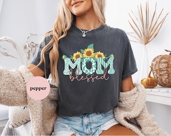 Minimalist Mom T-Shirt, Cute Graphic Tee - Everyday Wear