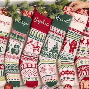 Medias navideñas bordadas 2025, medias familiares personalizadas, medias familiares tejidas con nombre, medias para regalar, medias con monograma.