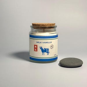 Vela de leite Hokkaido • Vela com aroma de baunilha e leite morno • Garrafa de leite de inspiração japonesa • Cera de soja natural • Presente de vela para cozinha e casa