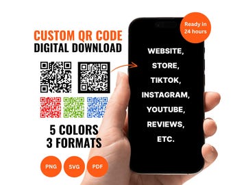 Op de afbeelding: Een digitale download van een aangepaste QR-code in 5 kleuren en 3 formaten. De QR-code kan worden gebruikt om te linken naar een website, winkel, TikTok, Instagram, YouTube, beoordelingen, enz. De afbeelding toont een telefoonscherm met de tekst "WEBSITE, STORE, TIKTOK, INSTAGRAM, YOUTUBE, REVIEWS, ETC." en een hand die de telefoon vasthoudt.