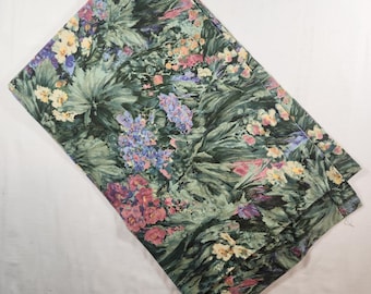 Cenefa floral vintage para ventana con estampado botánico de jardín pictórico en verde y rosa, 86x15