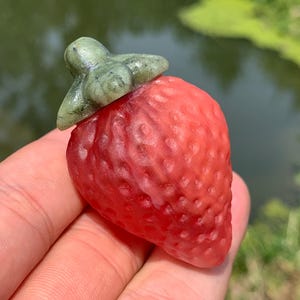 Red smelting stone quartz crystal Strawberries skull crystal gifts 1pc
