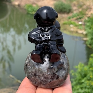 3.3''+ Natural Obsidian quartz,quartz crystal,hand carved,Crystal Astronaut,Astronaut skull,Home Decoration Crystal Gifts 1pc