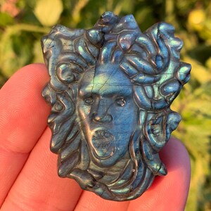 1.9&#39;&#39;+ Natural Labradorite quartz,quartz crystal,Crystal Medusa,Medusa Skull,Hand Carved Crystal Gifts 1pc