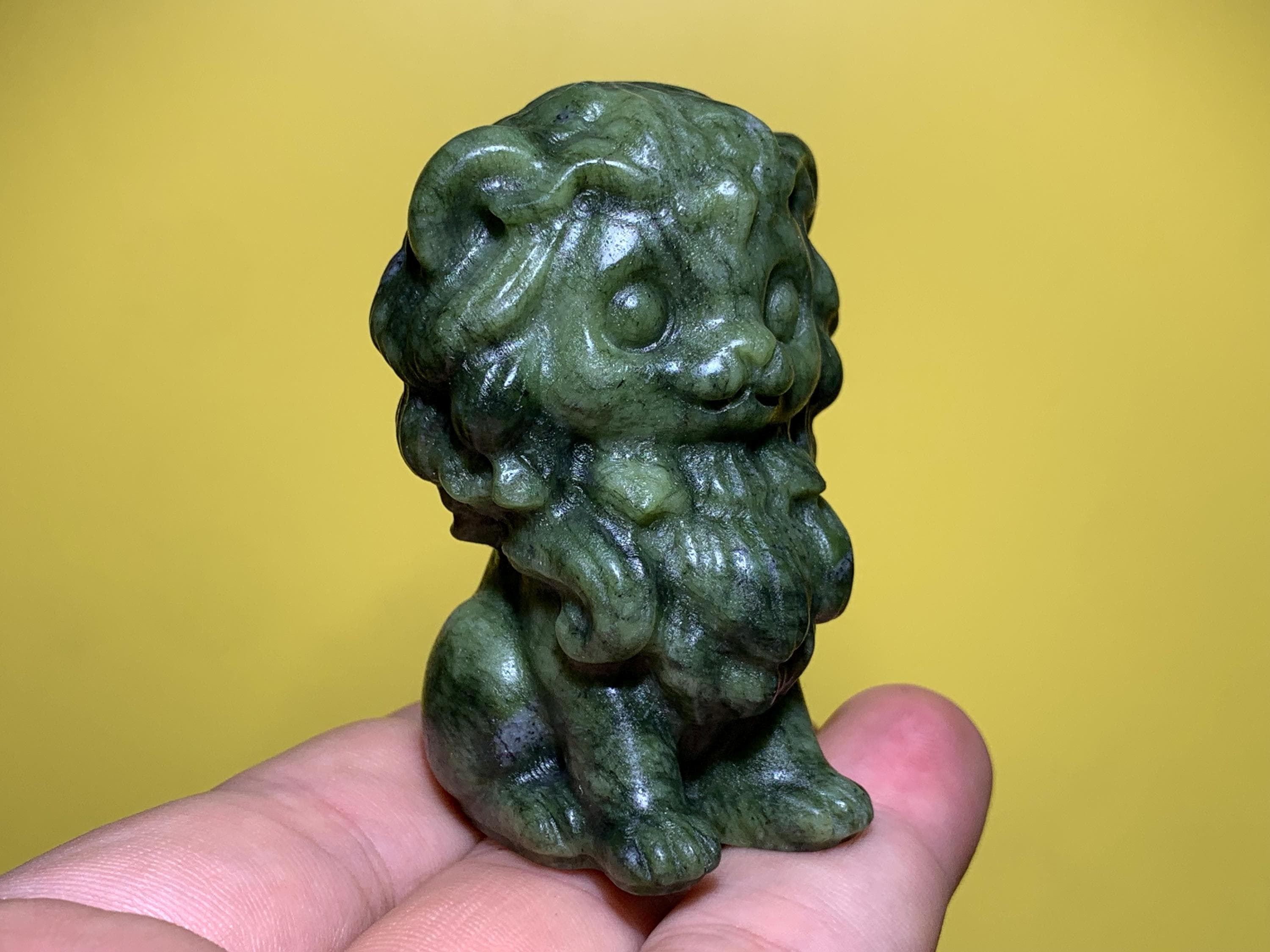 手彫りの緑翡翠の獅子の置物 - クリスタルヒーリングギフト - Etsy 日本