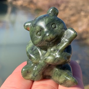 1,9 &#39;&#39;+ Natürlicher Grüner Jade Quarz, Kristall Quarz, Kristall Panda, Panda Schädel, Hand geschnitzte Kristall Geschenke 1Stk
