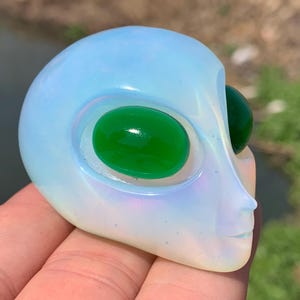 2.3&#39;&#39;+ Opalite quartz,quartz crystal,Crystal Alien,Alien Skull,Hand Carved Crystal Gifts 1pc
