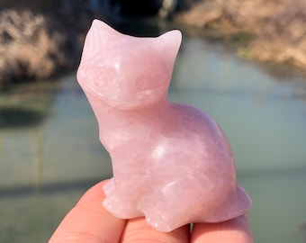 手彫りのローズクォーツクリスタル猫の置物：ヒーリングストーンギフト 