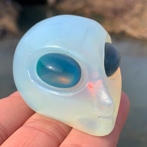 2.3&#39;&#39;+ Opalite quartz,quartz crystal,Crystal Alien,Alien Skull,Hand Carved Crystal Gifts 1pc