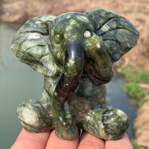 3.3 &#39;&#39;+ natürlicher grüner Jade Quarz, Quarzkristall, Kristallelefant, Elefantenschädel, handgeschnitzte Kristallgeschenke 1Stk