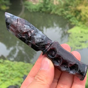 4.7&#39;&#39;+ Natural Garnet quartz,quartz crystal,hand carved,crystal knife,Dagger,Wings skull Specimen,Crystal Gifts 1pc