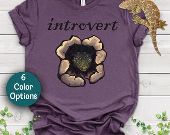 Camiseta de gecko introvertido con diseño dibujado a mano - Ropa novedosa para amantes de los reptiles