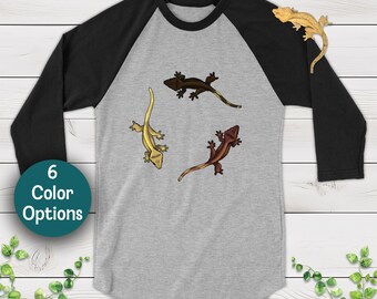 Tres geckos crestados: dibujo a mano, camiseta unisex de manga 3/4, regalo para dueños de reptiles y amantes de los herpetos.
