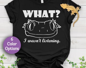 ¿Qué? No te estaba escuchando. Gecko Crestado - Camiseta con diseño dibujado a mano y contorno blanco - Ropa novedosa para amantes de los reptiles