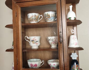 Wall hanging display cabinet for miniatures collection