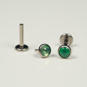 Pierre naturelle d'onyx vert 20G, 18G, 16G, clou d'oreille plat sans filetage, boucle d'oreille de cartilage arrière plat, piercing tragus, clou de conque, clou hélicoïdal, R14