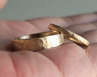 Hammered Recycled Gold Wedding Band Set. Matching Wedding Rings Set in Solid 14k Yellow or Rose Gold in Matte or Polished Finish.