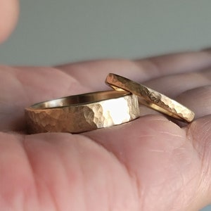 Hammered Recycled Gold Wedding Band Set. Matching Wedding Rings Set in Solid 14k Yellow or Rose Gold in Matte or Polished Finish.