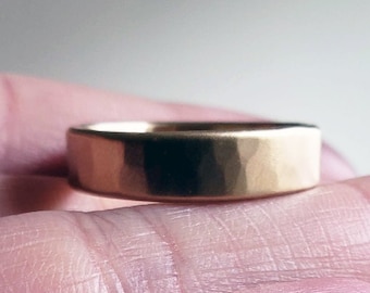 5mm Hammered Gold Wedding Band. Solid 14k Yellow or Rose Gold Ring in Matte or Polished Finish.