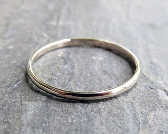 White Gold Wedding Band. 1.5mm Simple Thin Traditional Wedding Ring in Solid 14k, High Polish or Matte Finish.