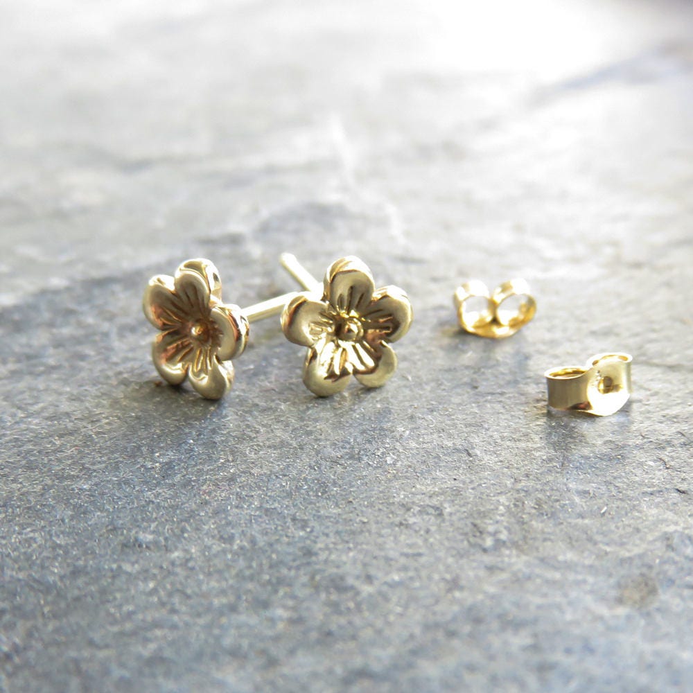Earring designs in gold small sale