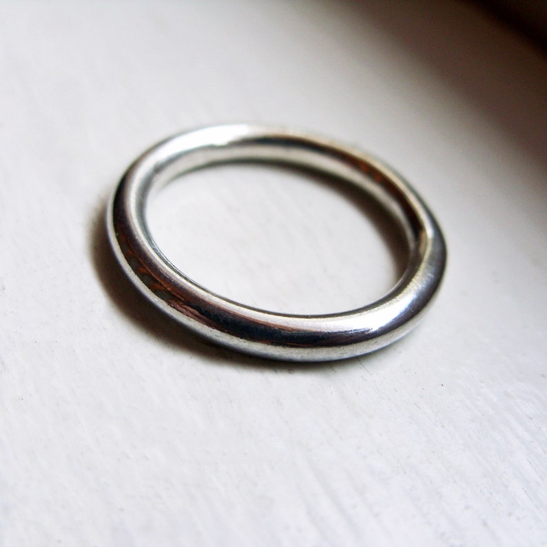 Anello rotondo spesso e completo in argento sterling, fede nuziale semplice e pesante a cerchio perfetto, anello in argento da 2,5 mm con anello Halo opaco o lucidato immagine 3