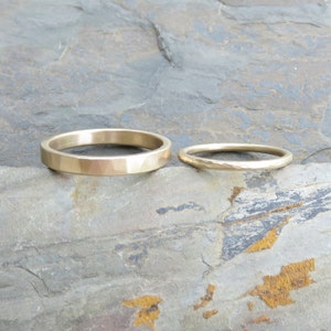 Hammered Matching Wedding Band Set in Solid 14k Yellow or Rose Gold 1.6mm Round and 3mm Flat Bands Choose Polished or Matte Finish image 3