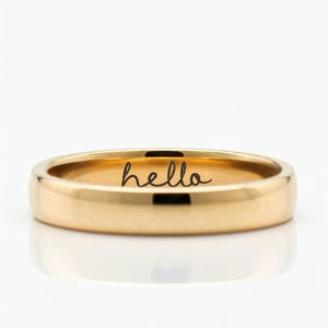 Adicionar na listagem: SOMENTE gravação. Adicione uma inscrição personalizada em caligrafia, fonte personalizada ou impressão digital à sua aliança de casamento.