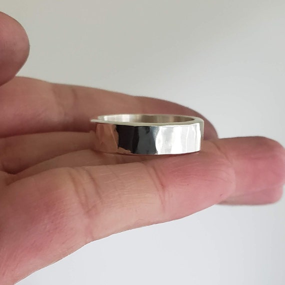 Sieraden Ringen Banden Zilveren ring 8mm Sterling Silver Band ring gehamerd band ring 925 Hammer finish gemaakt in Verenigd Koninkrijk 